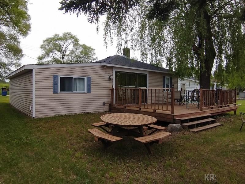 4272 Bay Road Gladwin, MI 48624 - Photo 2 of 20