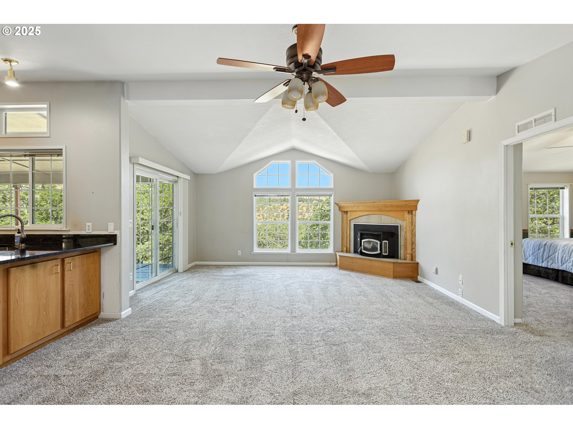 6305 Cherry Heights Road The Dalles, OR 97058 - Photo 11 of 48 Family Room