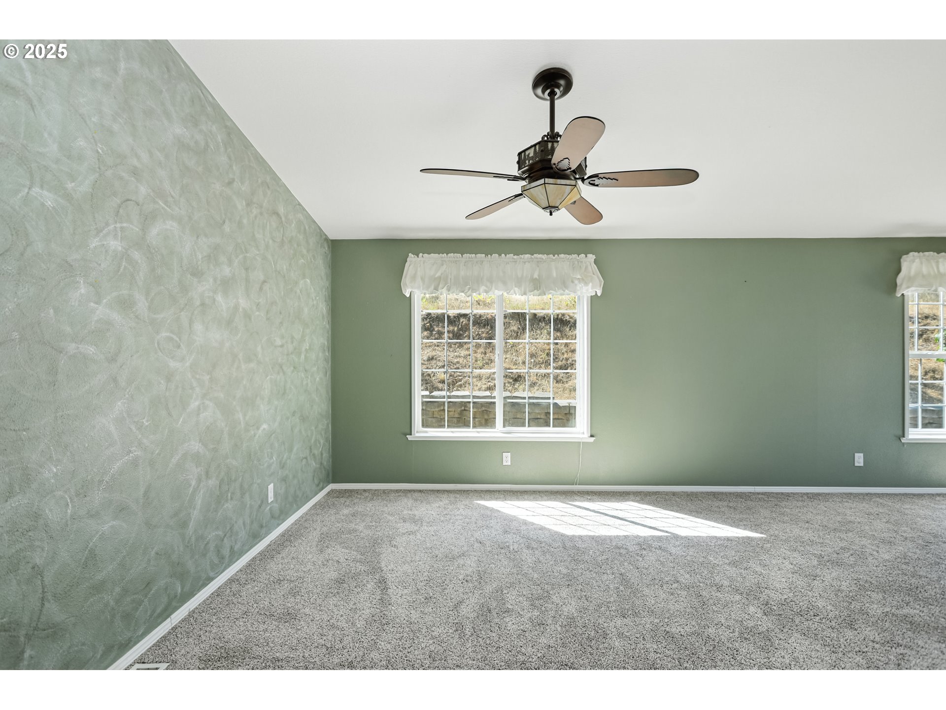 6305 Cherry Heights Road The Dalles, OR 97058 - Photo 19 of 48 Dining Area