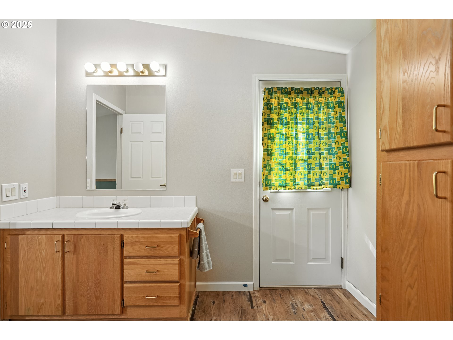 6305 Cherry Heights Road The Dalles, OR 97058 - Photo 26 of 48 Bathroom, Attached