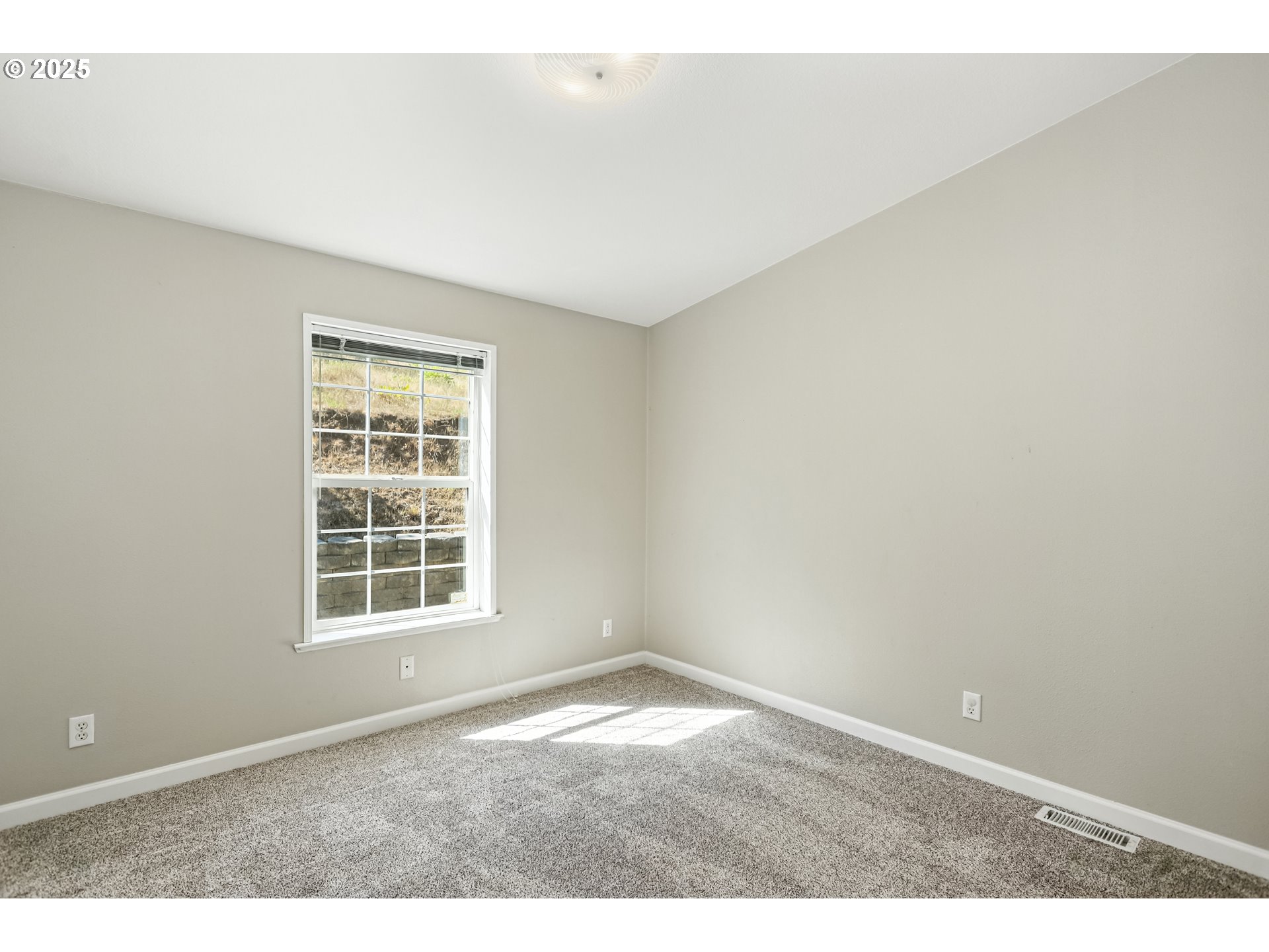 6305 Cherry Heights Road The Dalles, OR 97058 - Photo 29 of 48 Bedroom