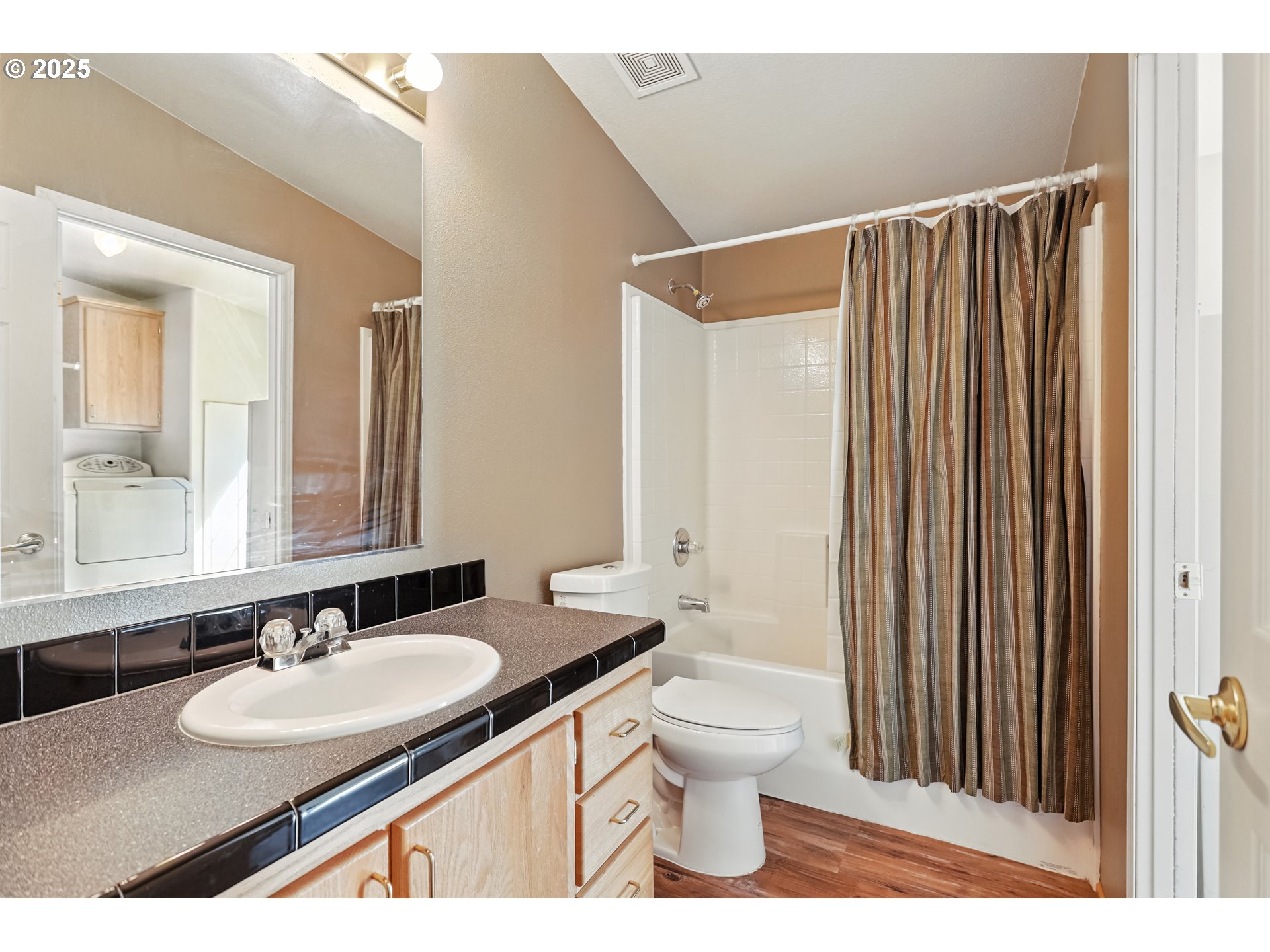 6305 Cherry Heights Road The Dalles, OR 97058 - Photo 31 of 48 Bathroom