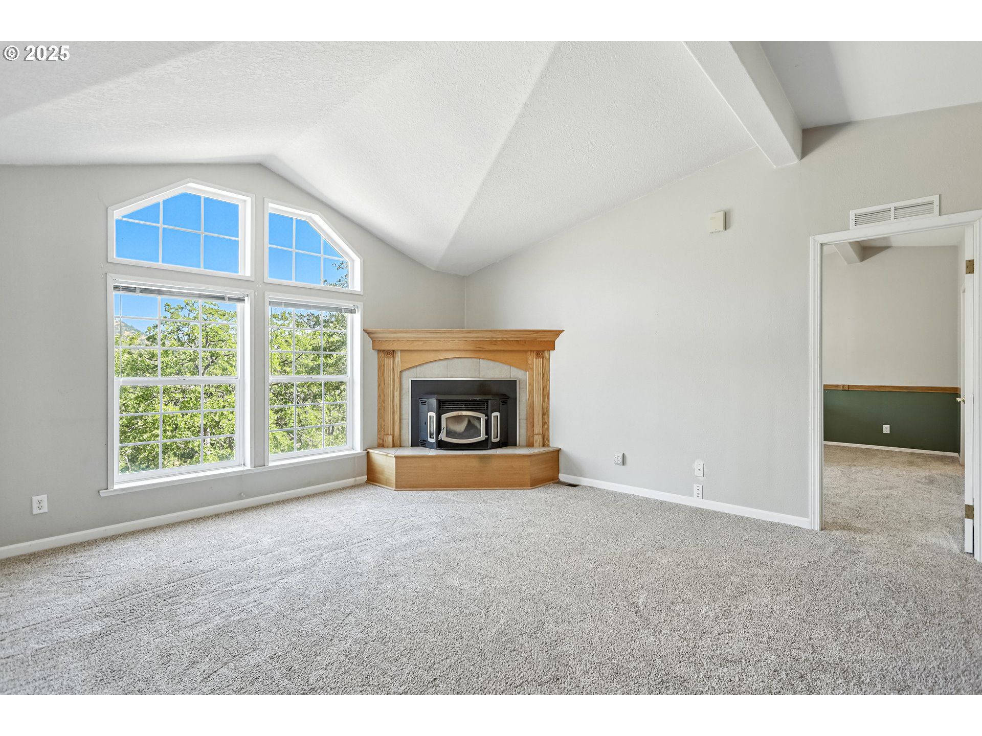 6305 Cherry Heights Road The Dalles, OR 97058 - Photo 8 of 48 Family Room