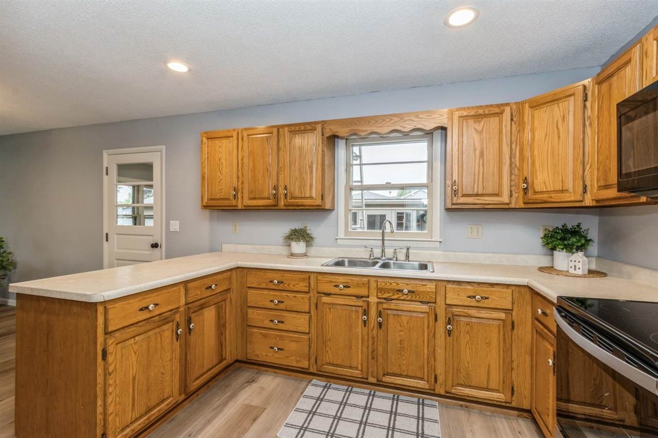 303 2nd Street Hills, IA 52235 - Photo 13 of 35 Gallery Image 13