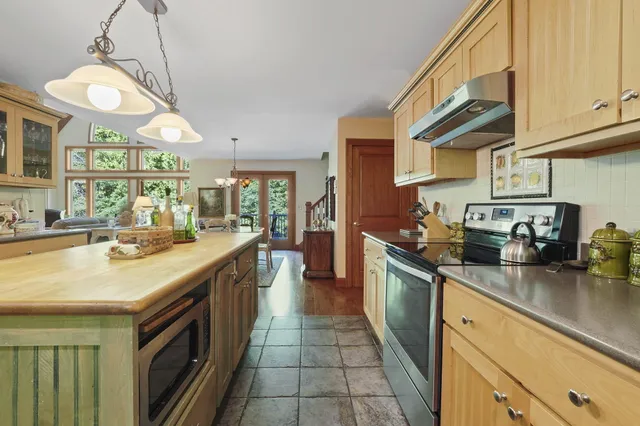 $800,000 | 36335 East Makinen Road, Drummond Island, MI 49726