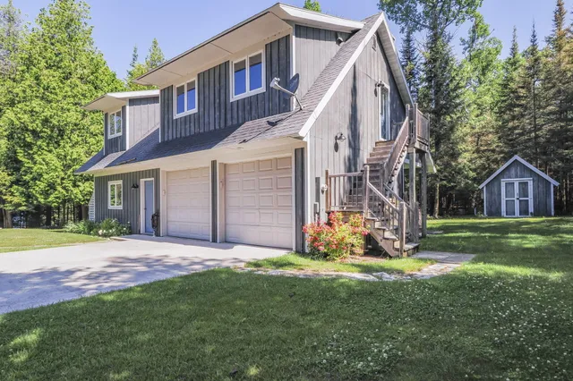 $800,000 | 36335 East Makinen Road, Drummond Island, MI 49726