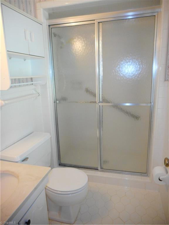 1607 Milan Road Greensboro, NC 27410 - Photo 11 of 22 Master BAthroom