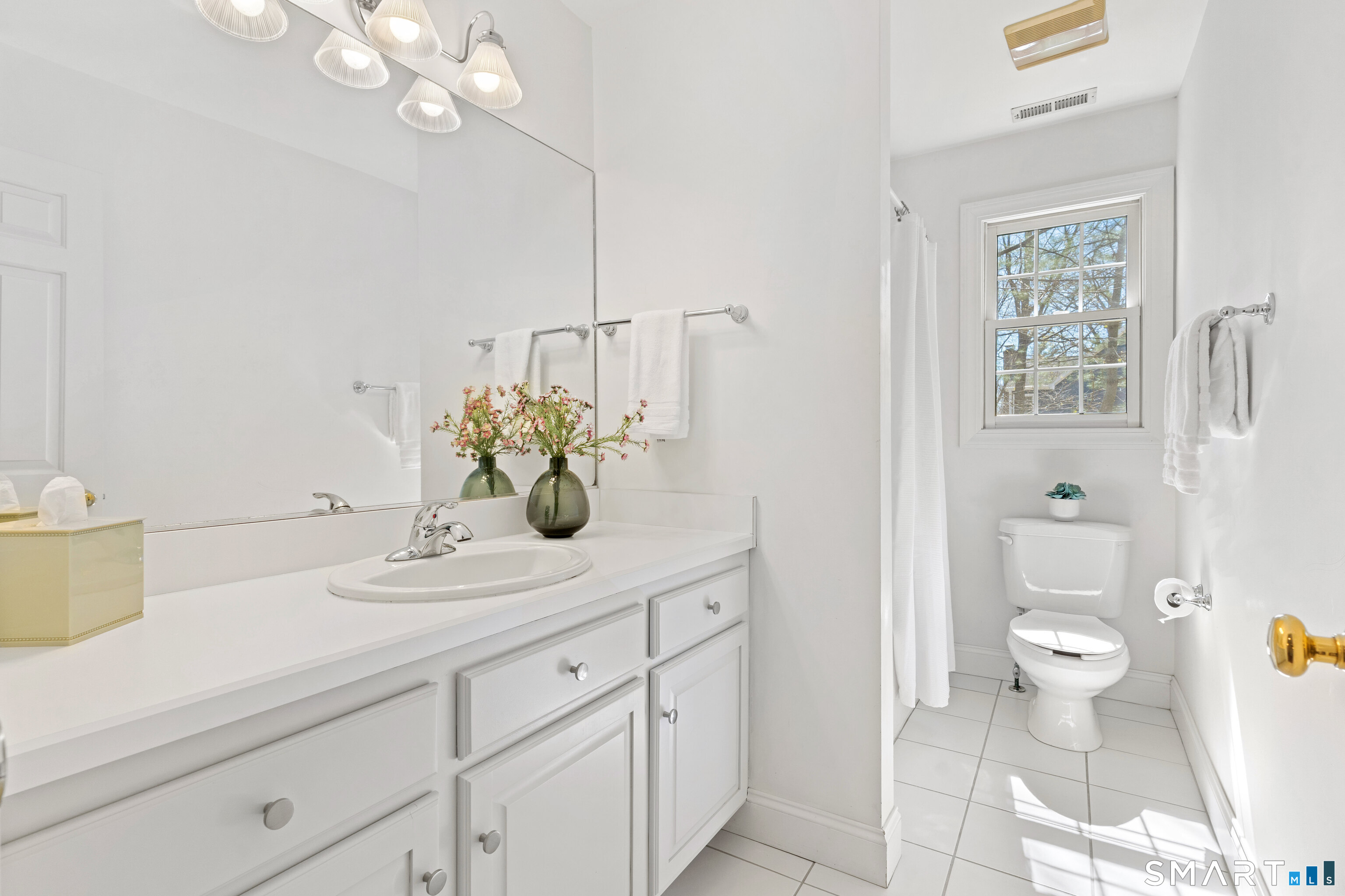 350 Chestnut Hill Road Norwalk, CT 06851 - Photo 31 of 37 2nd hall bath