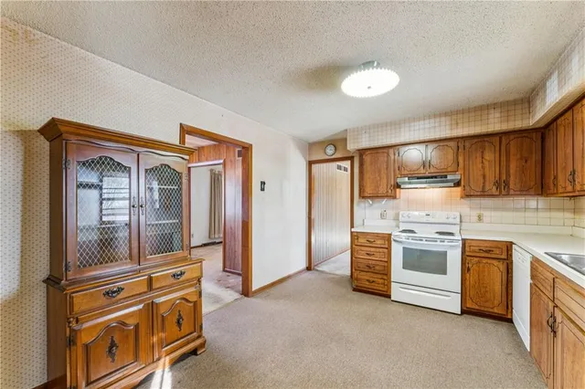 $149,900 | 502 Crest Drive, Sweet Springs, MO 65351