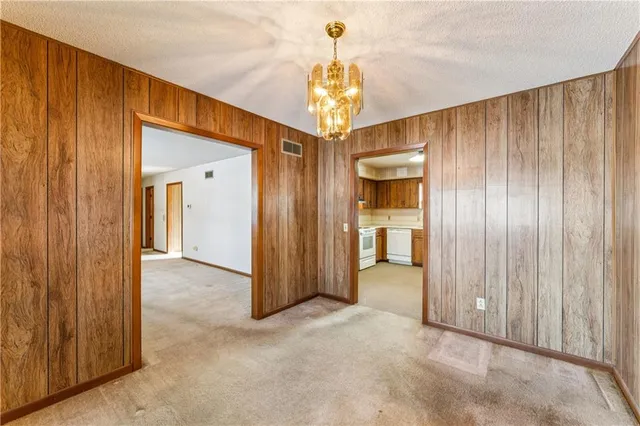 $149,900 | 502 Crest Drive, Sweet Springs, MO 65351