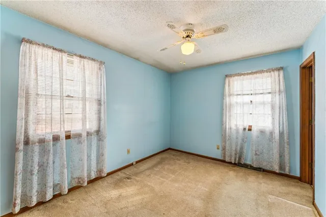 $149,900 | 502 Crest Drive, Sweet Springs, MO 65351