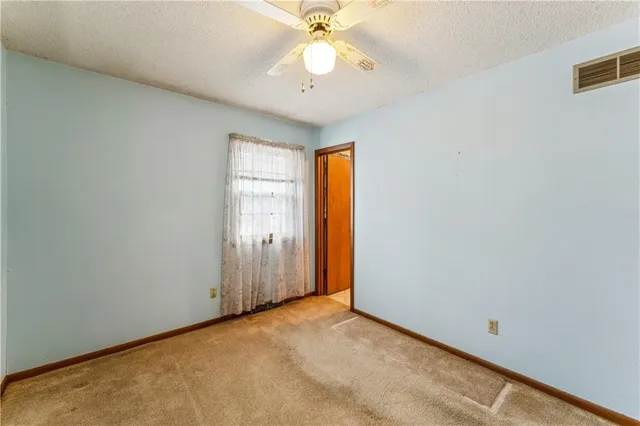 $149,900 | 502 Crest Drive, Sweet Springs, MO 65351