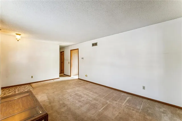 $149,900 | 502 Crest Drive, Sweet Springs, MO 65351