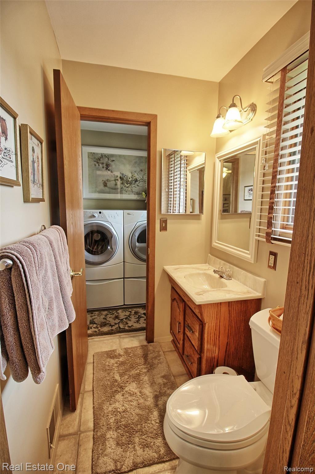 3641 Samuel Avenue Rochester, MI 48309 - Photo 11 of 19 Laundry Room Right off Master Bedroom