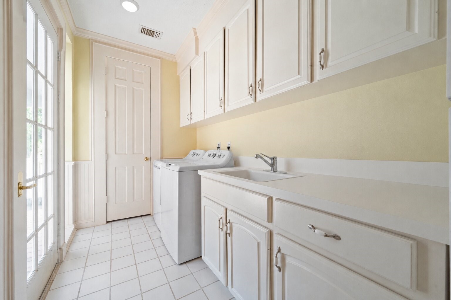 7639 Post Bridge Road Spring, TX 77389 - Photo 18 of 42 a bathroom with a sink and a mirror