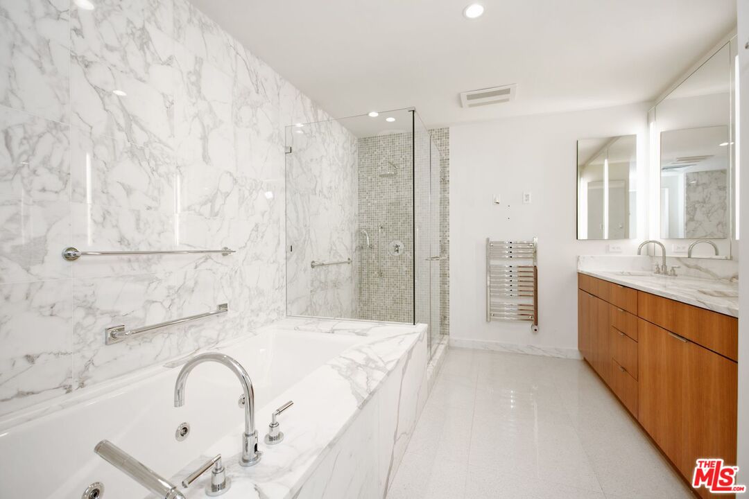 1 West Century Drive, Unit 8D Los Angeles, CA 90067 - Photo 9 of 12 a spacious bathroom with a bathtub sink and mirror