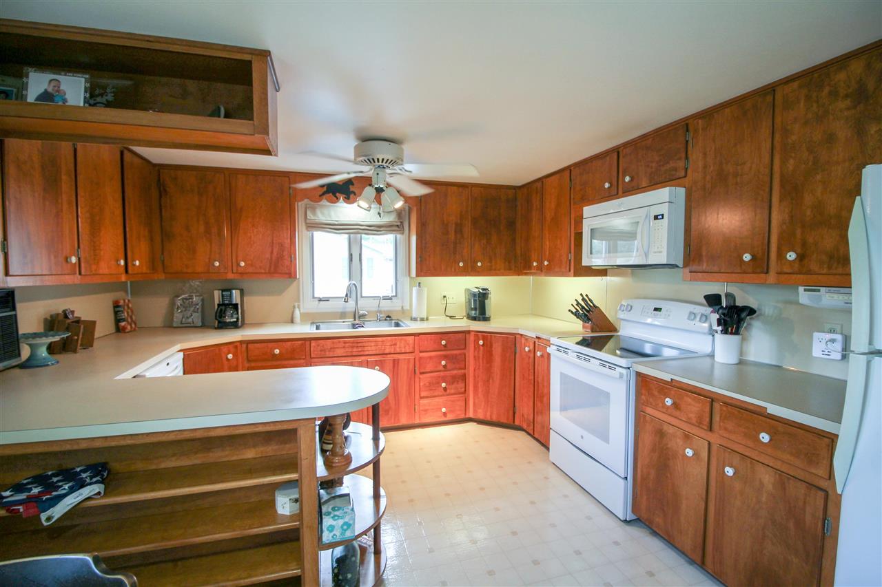 12371 Lake Road Montrose, MI 48457 - Photo 9 of 31 50050203-8.JPG