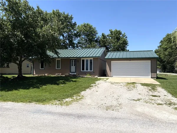 $199,900 | 312 Illini Street, Watson, IL 62473