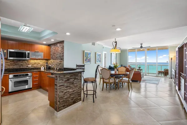 $3,650 | 2650 Lake Shore Drive, Unit 1401, Riviera Beach, FL 33404