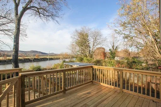 $1,325 | 439 B Capri Drive, Nashville, TN 37209