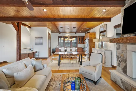 $1,850,000 | 2217 Sea Biscuit Cove, Unit 127, Spicewood, TX 78669