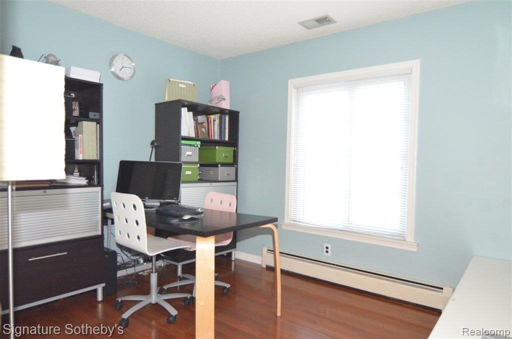 2910 Rhineberry Road Rochester, MI 48309 - Photo 19 of 21 Bedroom 3.JPG