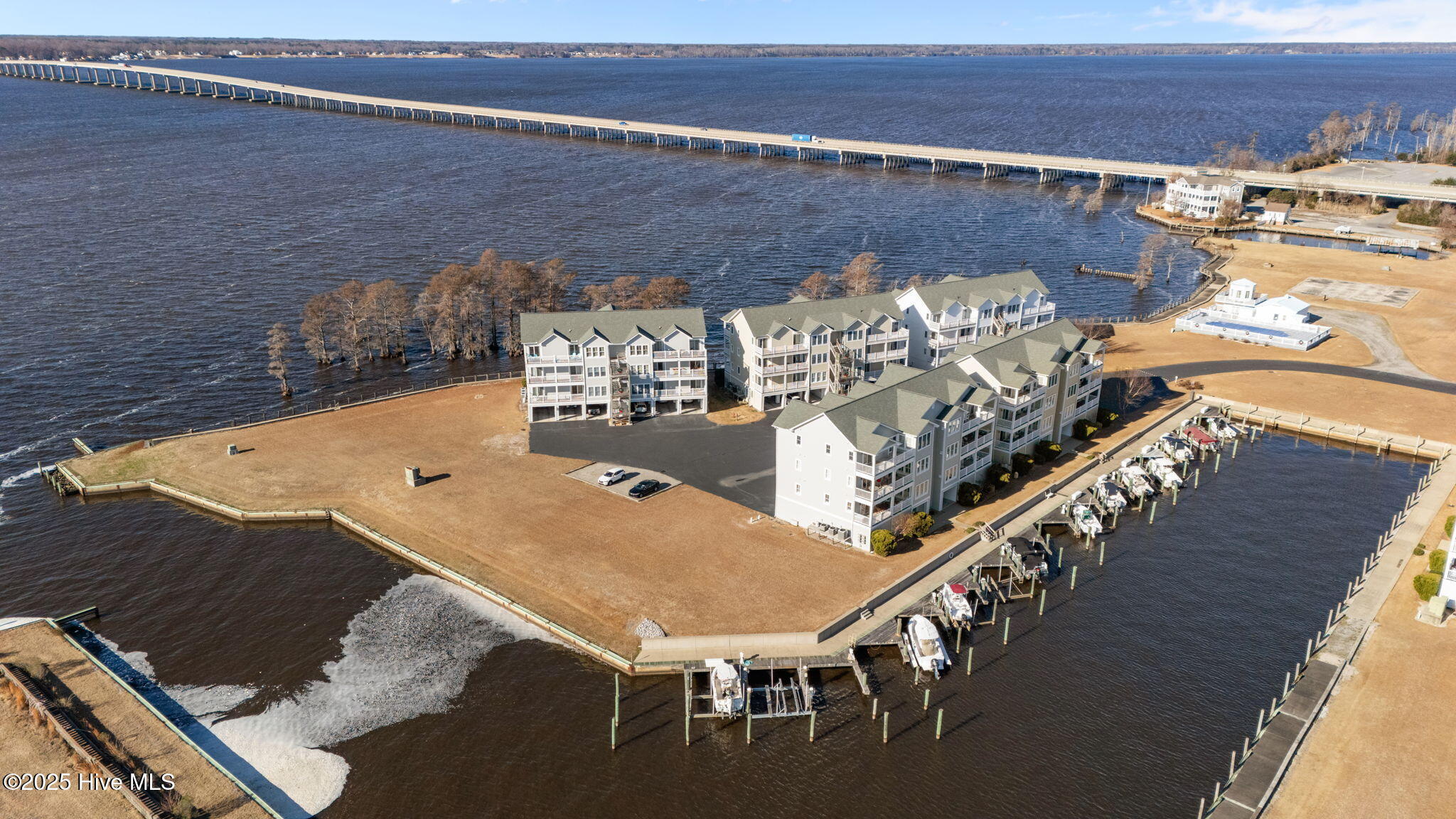 416 Captains Cove, Unit F Edenton, NC 27932 - Photo 4 of 61 4