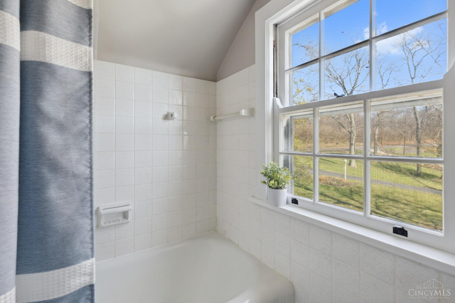 293 Bonham Road Cincinnati, OH 45215 - Photo 15 of 35 Gallery Image 15