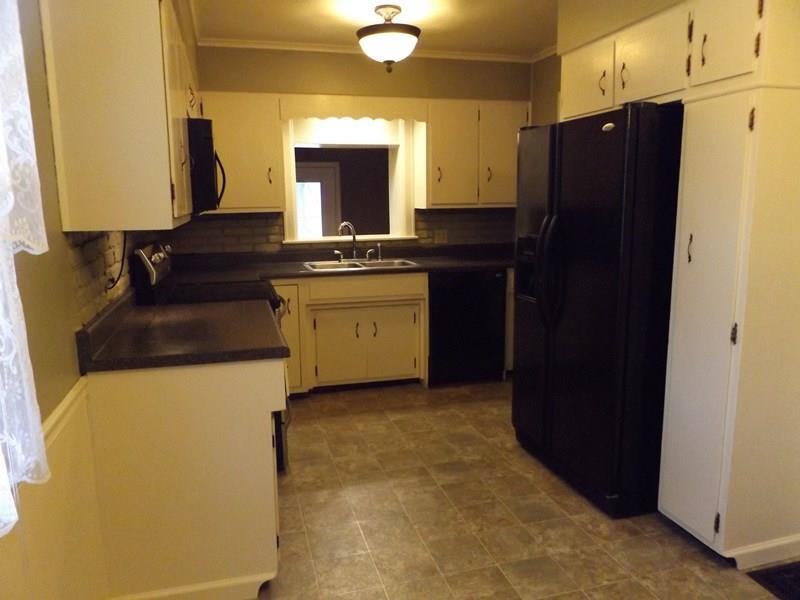 323 Golf Club Road Anderson, IN 46011 - Photo 3 of 24 Gallery Image 3