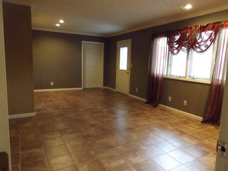 323 Golf Club Road Anderson, IN 46011 - Photo 5 of 24 Gallery Image 5