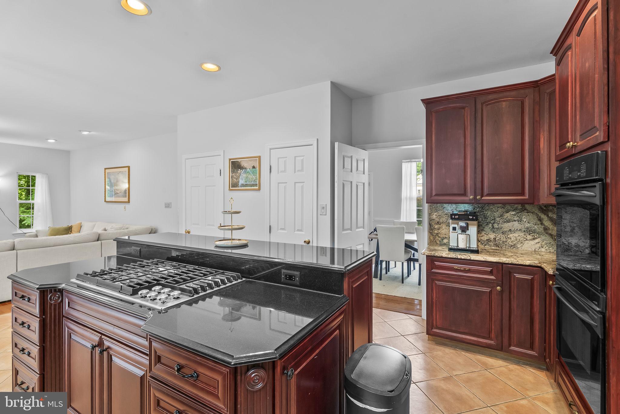 2015 Rosedale Lane Huntingtown, MD 20639 - Photo 12 of 63 gas cooking!