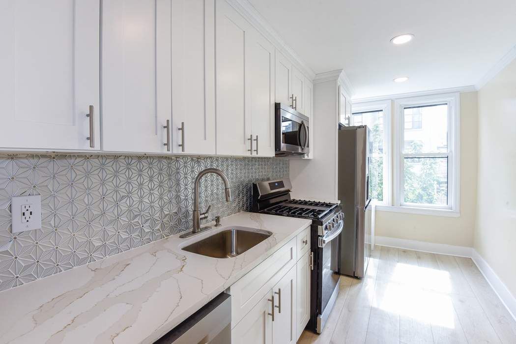 154 South 4th Street, Unit 3 Brooklyn, NY 11211 - Photo 4 of 7