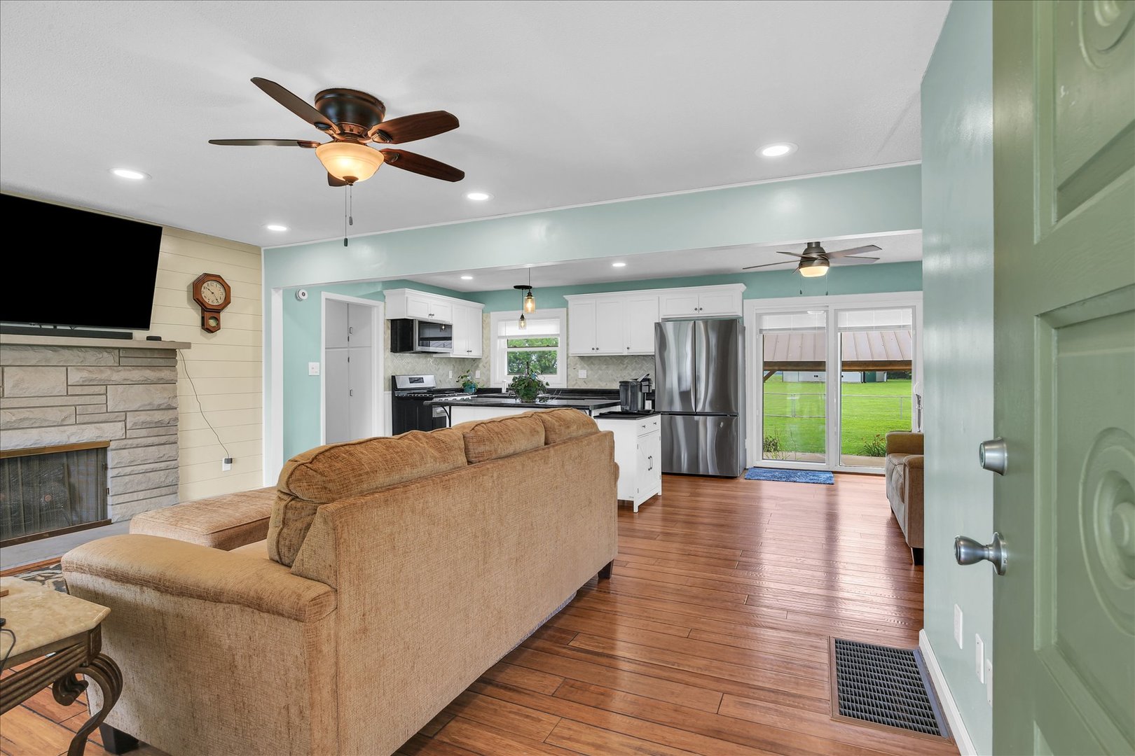 601 West Woodyard Avenue Ridge Farm, IL 61870 - Photo 8 of 38