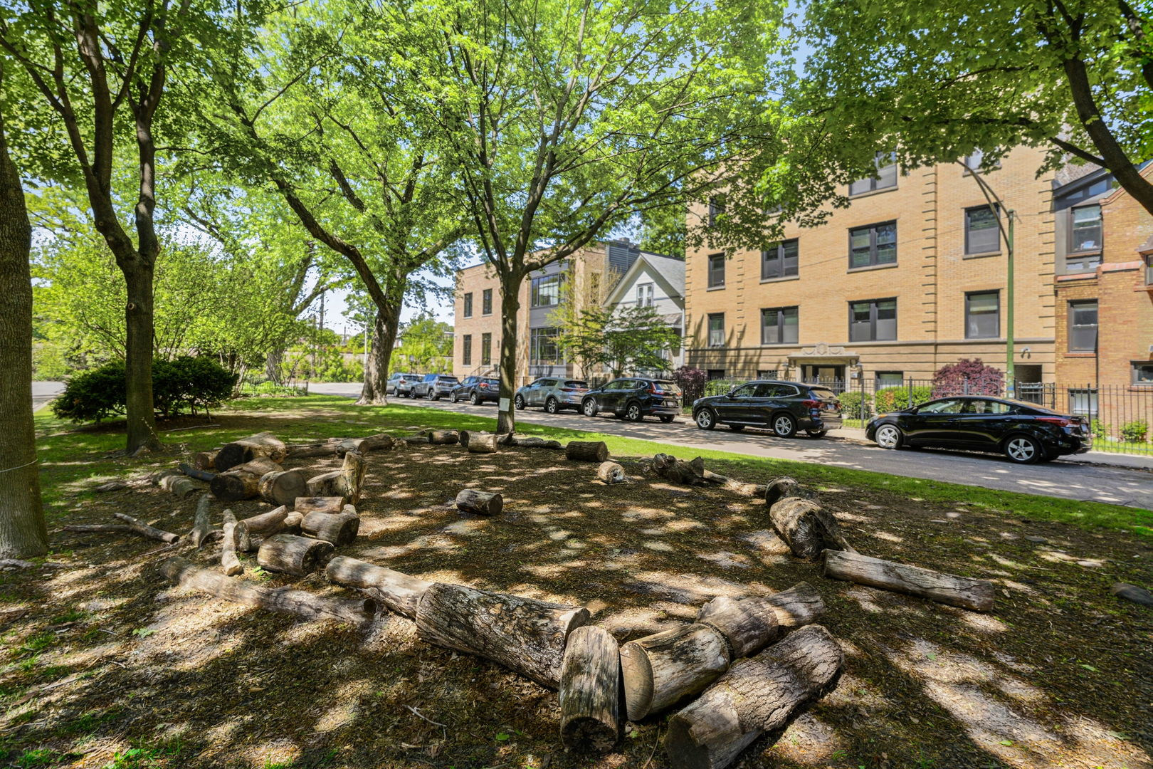1744 West Henderson Street, Unit 2 Chicago, IL 60657 - Photo 1 of 34
