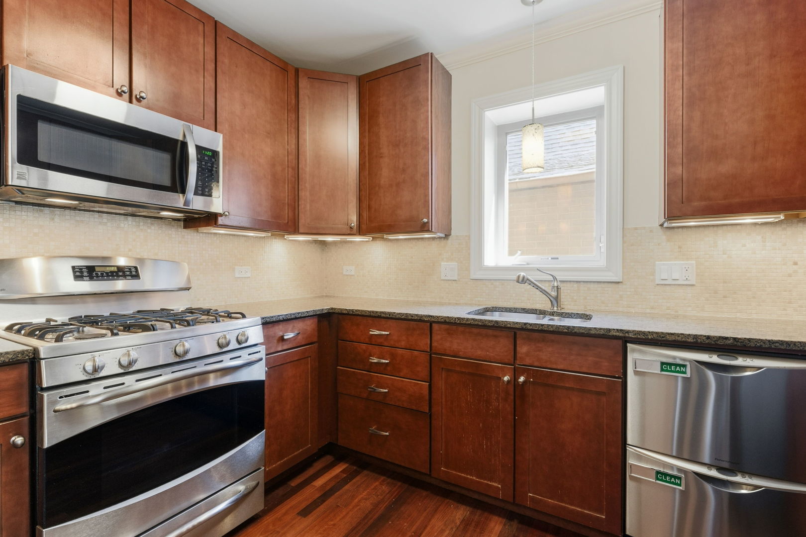 1744 West Henderson Street, Unit 2 Chicago, IL 60657 - Photo 11 of 34
