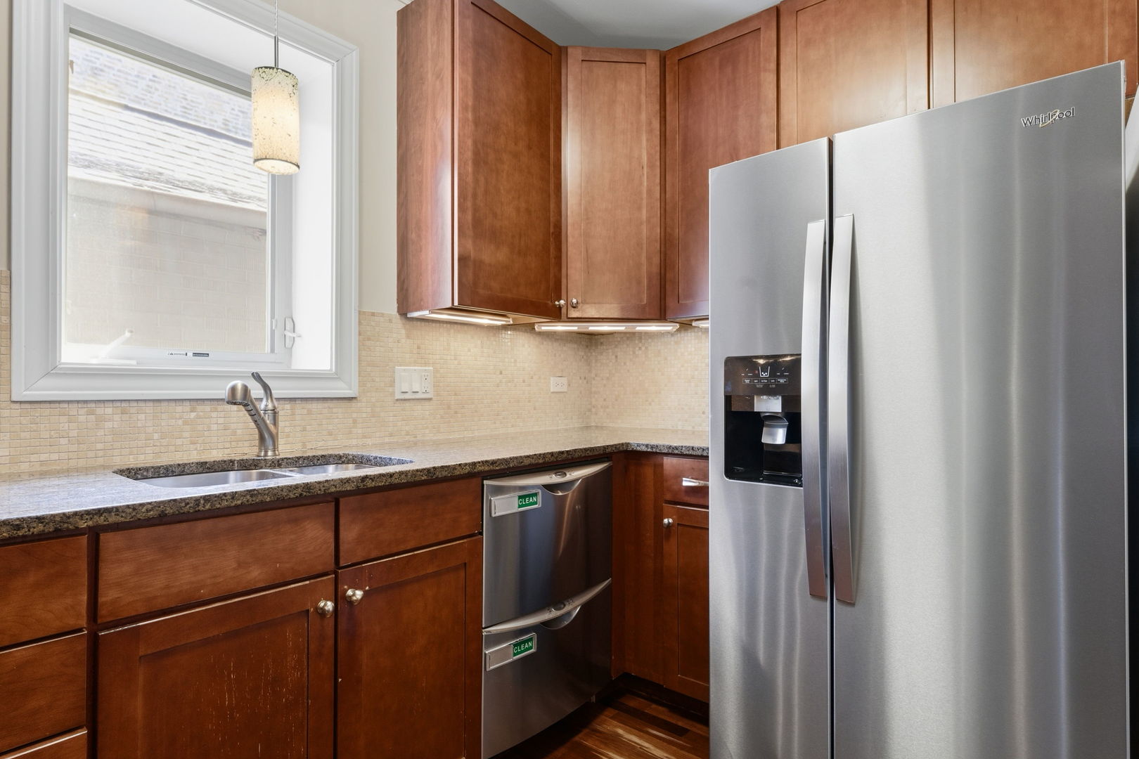 1744 West Henderson Street, Unit 2 Chicago, IL 60657 - Photo 12 of 34