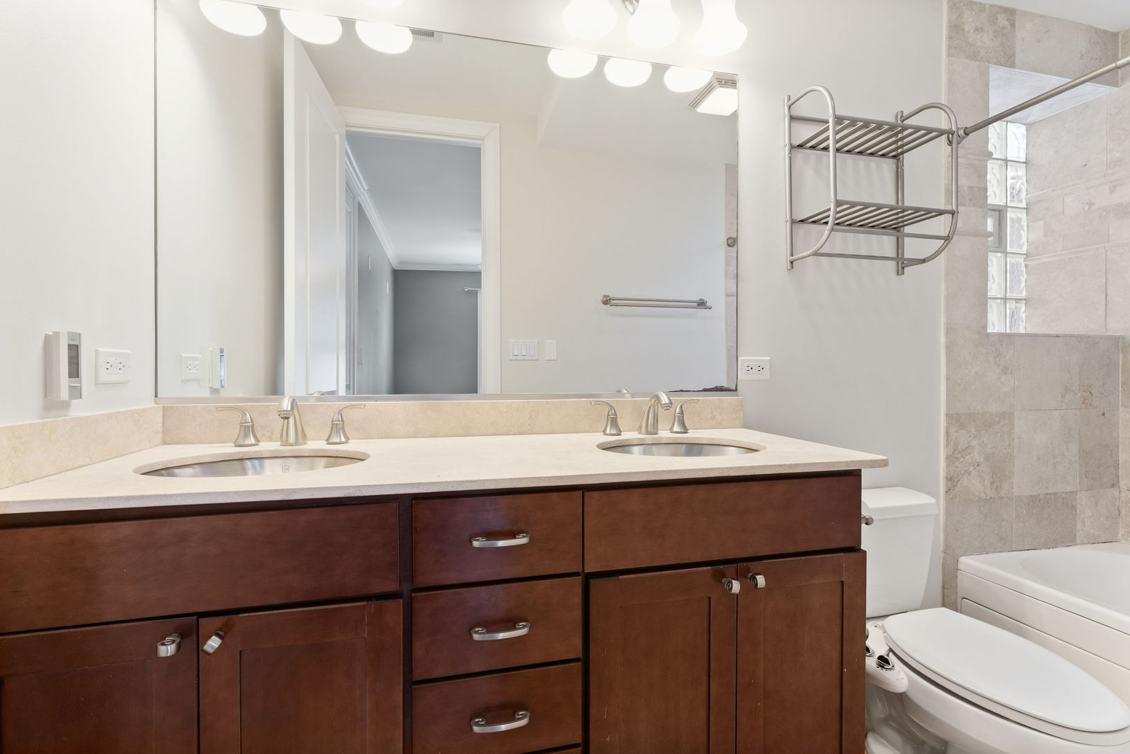 1744 West Henderson Street, Unit 2 Chicago, IL 60657 - Photo 18 of 34
