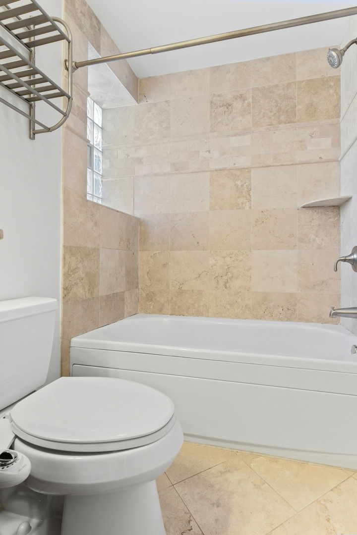 1744 West Henderson Street, Unit 2 Chicago, IL 60657 - Photo 19 of 34