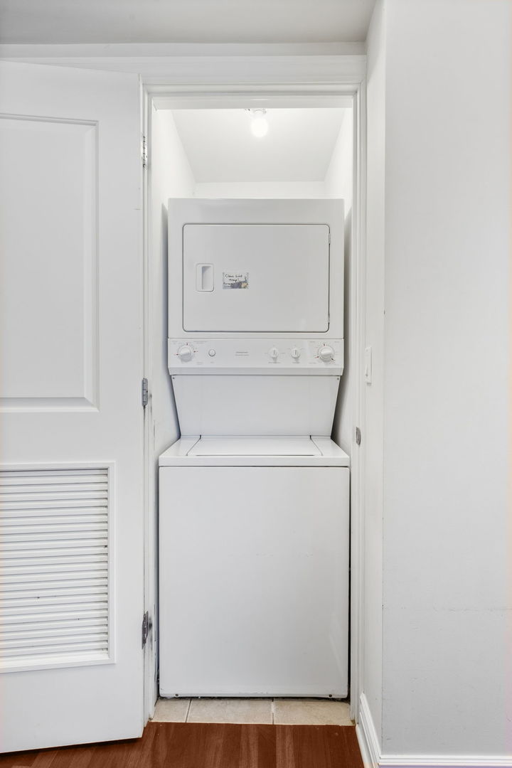 1744 West Henderson Street, Unit 2 Chicago, IL 60657 - Photo 28 of 34