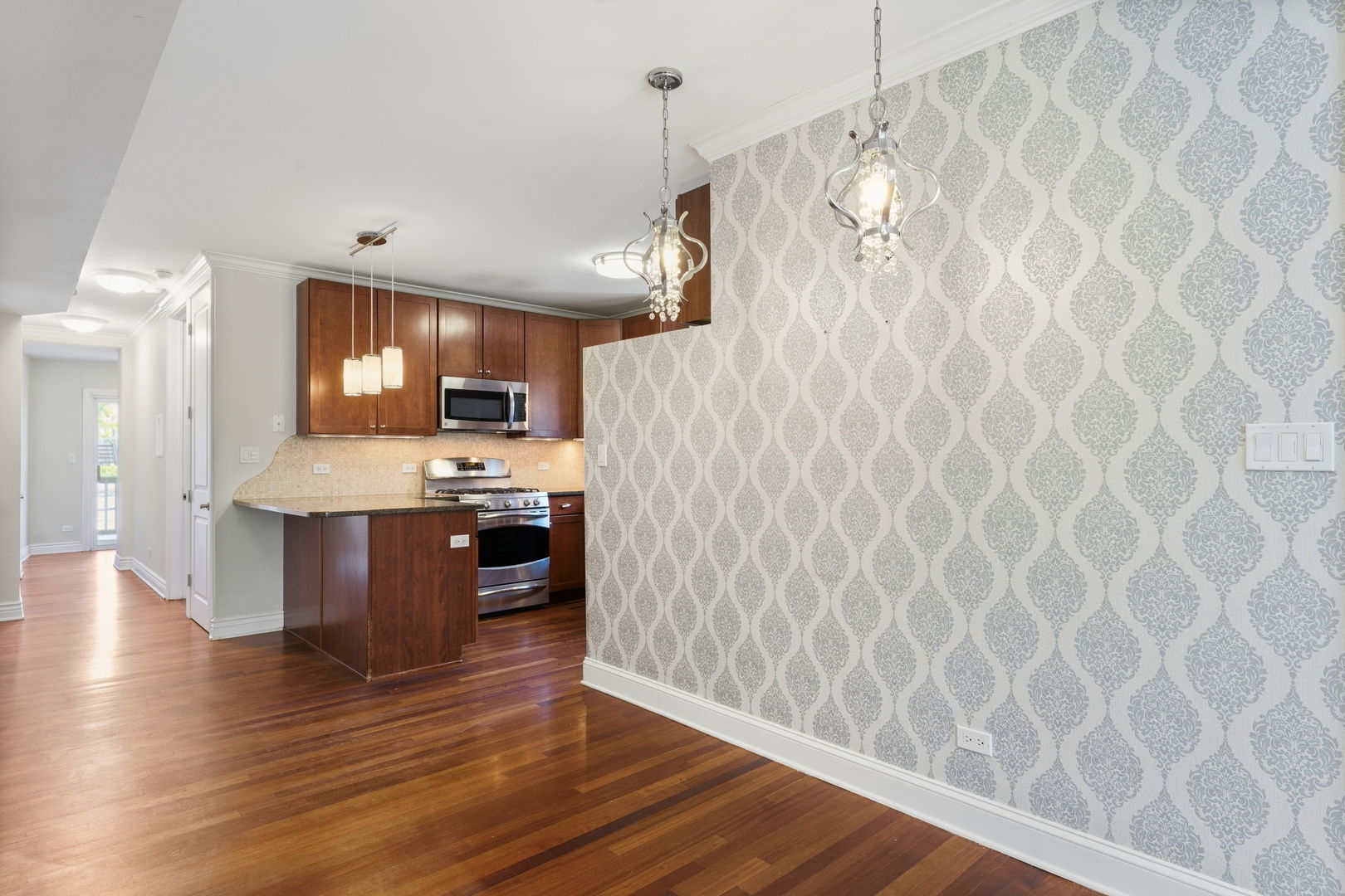 1744 West Henderson Street, Unit 2 Chicago, IL 60657 - Photo 4 of 34