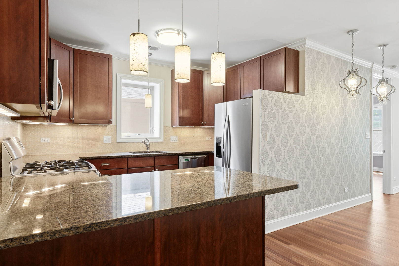 1744 West Henderson Street, Unit 2 Chicago, IL 60657 - Photo 10 of 34