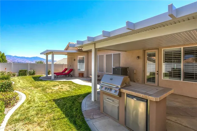 a view of outdoor space yard and porch