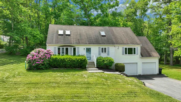 $579,900 | 3 Paul Avenue, Derry, NH 03038