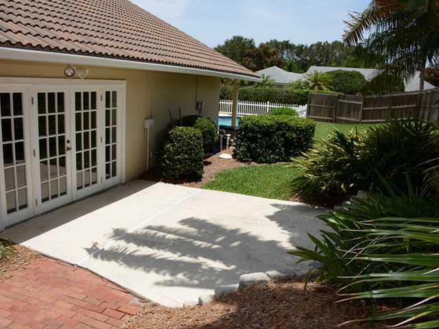 101 South River Road Stuart, FL 34996 - Photo 5 of 22 a view of a backyard