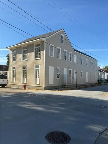 $2,700 | 300 Lafayette Street, Gretna, LA 70053