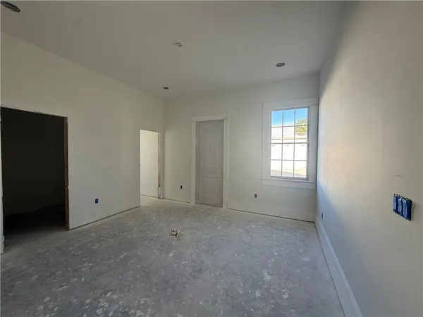 $2,700 | 300 Lafayette Street, Gretna, LA 70053