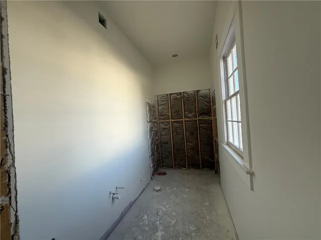 $2,700 | 300 Lafayette Street, Gretna, LA 70053