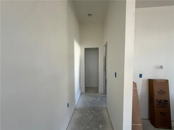 $2,700 | 300 Lafayette Street, Gretna, LA 70053