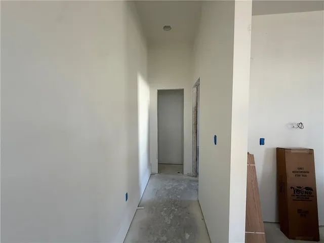 $2,700 | 300 Lafayette Street, Gretna, LA 70053