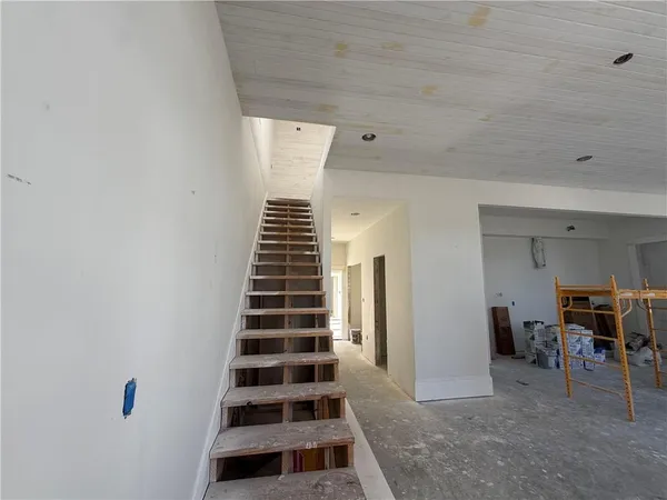 $2,700 | 300 Lafayette Street, Gretna, LA 70053